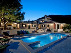 5 Bedroom Villa with Pool in Croatia, Dalmatia, Split